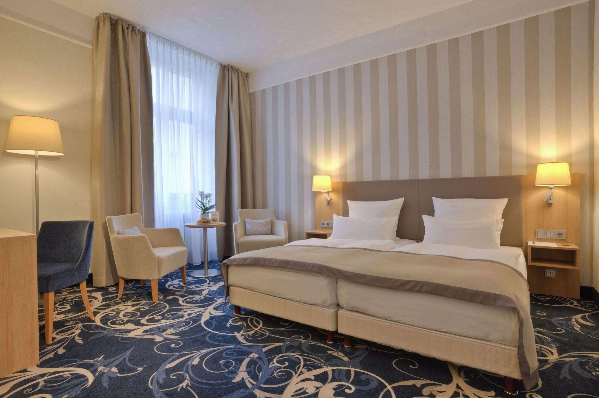 Schlosshotel Karlsruhe Exterior photo